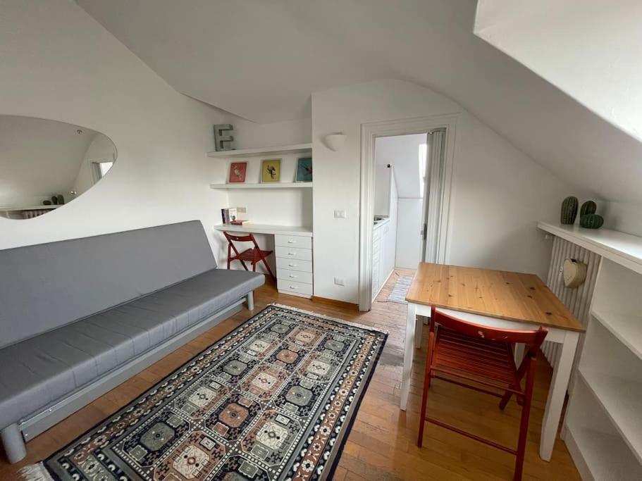 Tortona Tiny Attic Directly Connected To Duomo Apartment Mailand