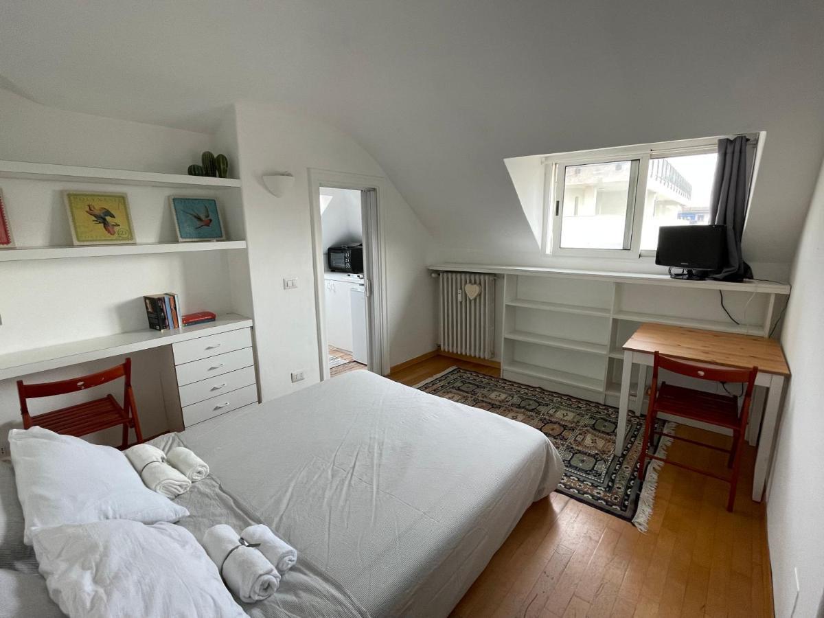 Apartment Tortona Tiny Attic Directly Connected To Duomo Mailand
